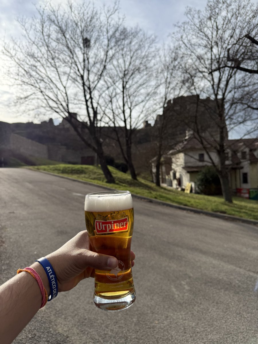 troverito's tweet photo. En Castillo, La Cerveza es un Deber 😊 #DevinCastle #Bratislavia 🍀 https://t.co/qswpVGN5zY