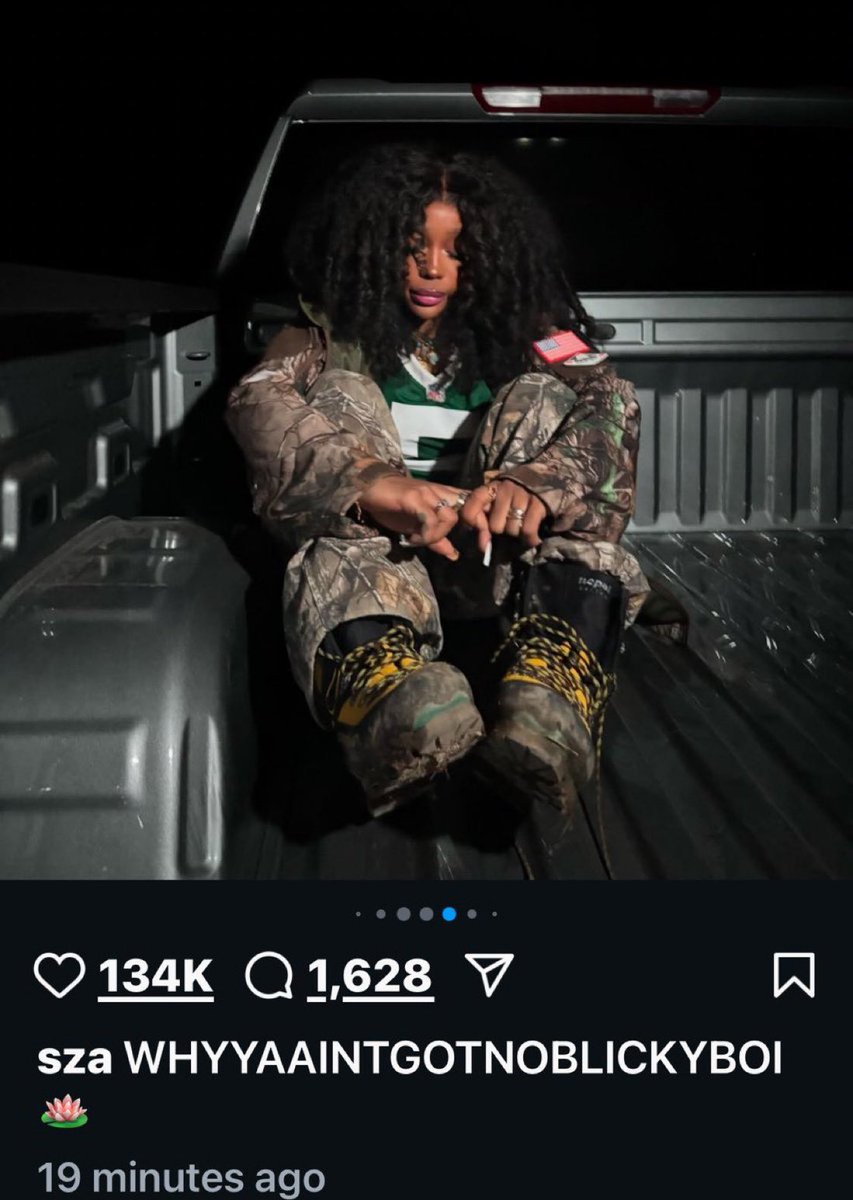 unseenopium's tweet photo. Sza and Playboi Carti showing love to each other on instagram ❤️ 

Sza x Carti soon???? 👀 🤔 https://t.co/TRXSJyzf47