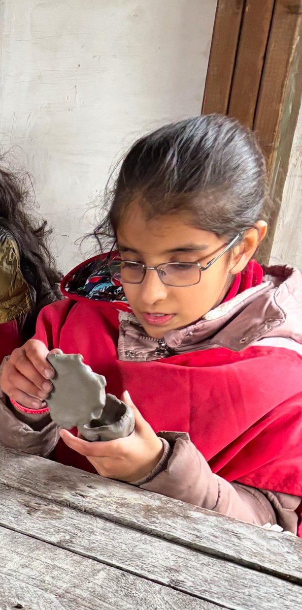 Year 4 making clay lamps at Murton Park. ⁦<a href="/N_StarAT/">Northern Star Academies Trust</a>⁩