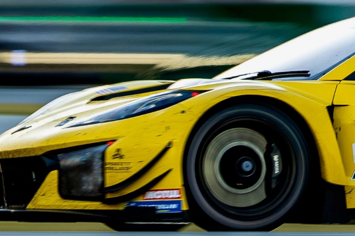 Just starting to sort through last week’s photos, but shots like this are always captivating.

Cold air enters through the lower front intake, flows through the radiator, and exits over the cockpit at a higher temperature, letting you see aerodynamics in action.

#Corvette