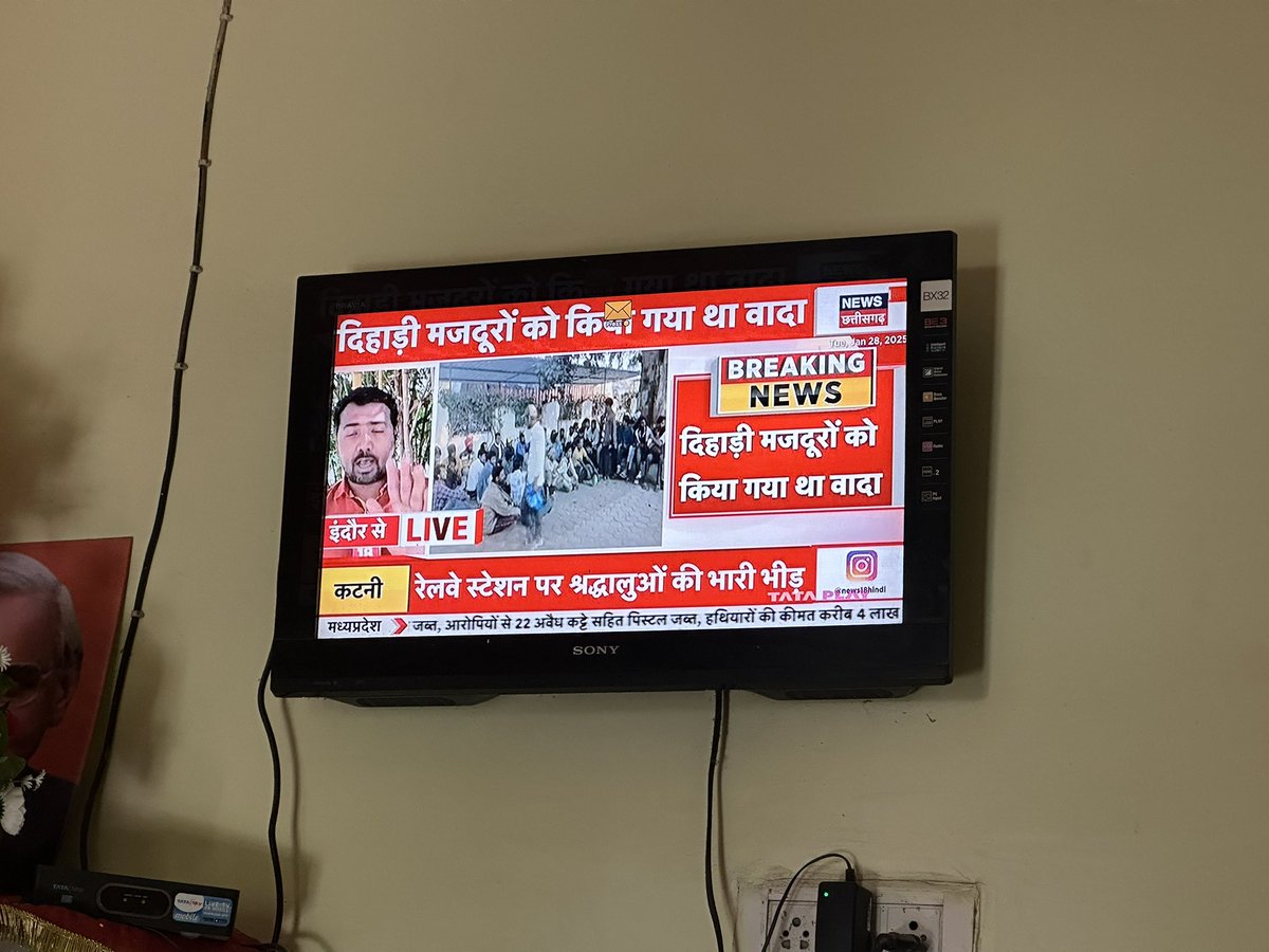 Swapnil37323264's tweet photo. कोंग्रेस @RahulGandhi की महू में हुई रैली दिहा���़ी मजदूरों के साथ हुई धोखधड़ी, मजदूरों के पैसे खा कर भा�� गए कोंग्रेसी नेता😂😂 
@INCIndia @priyankagandhi @SupriyaShrinate @BJP4India @amitmalviya @Shehzad_Ind @BJYM https://t.co/YJ7jjm5hde