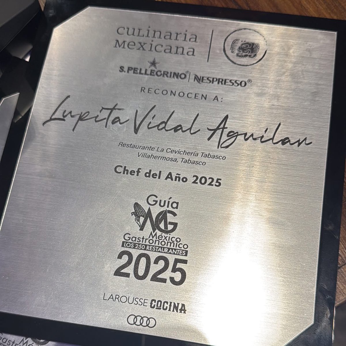 xevtfm's tweet photo. Tabasqueña Lupita Vidal es nombrada la Chef del Año por Guía México Gastronómico 🇲🇽🍽️👩🏻‍🍳

“Este premio es para Tabasco, para que creamos más en nosotros mismos y empecemos a escribir una nueva historia. A los cocineros y periodistas gastronómicos que ya nos han apoyado, gracias siempre (ustedes saben quienes son). Y a esta gran industria, los invito a unirse para contar una narrativa distinta, una que muestre la riqueza y el alma de Tabasco”, asegura