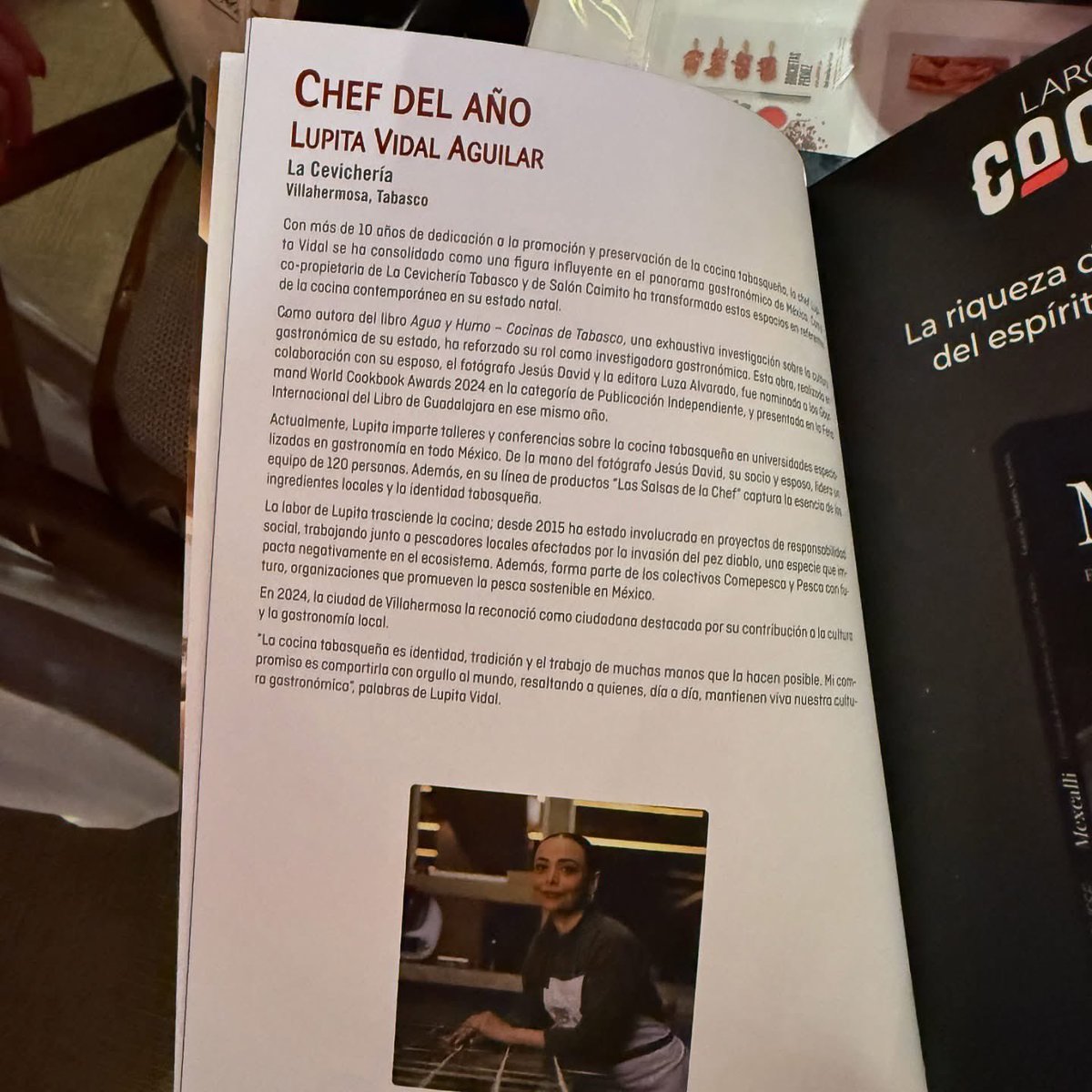 xevtfm's tweet photo. Tabasqueña Lupita Vidal es nombrada la Chef del Año por Guía México Gastronómico 🇲🇽🍽️👩🏻‍🍳

“Este premio es para Tabasco, para que creamos más en nosotros mismos y empecemos a escribir una nueva historia. A los cocineros y periodistas gastronómicos que ya nos han apoyado, gracias siempre (ustedes saben quienes son). Y a esta gran industria, los invito a unirse para contar una narrativa distinta, una que muestre la riqueza y el alma de Tabasco”, asegura