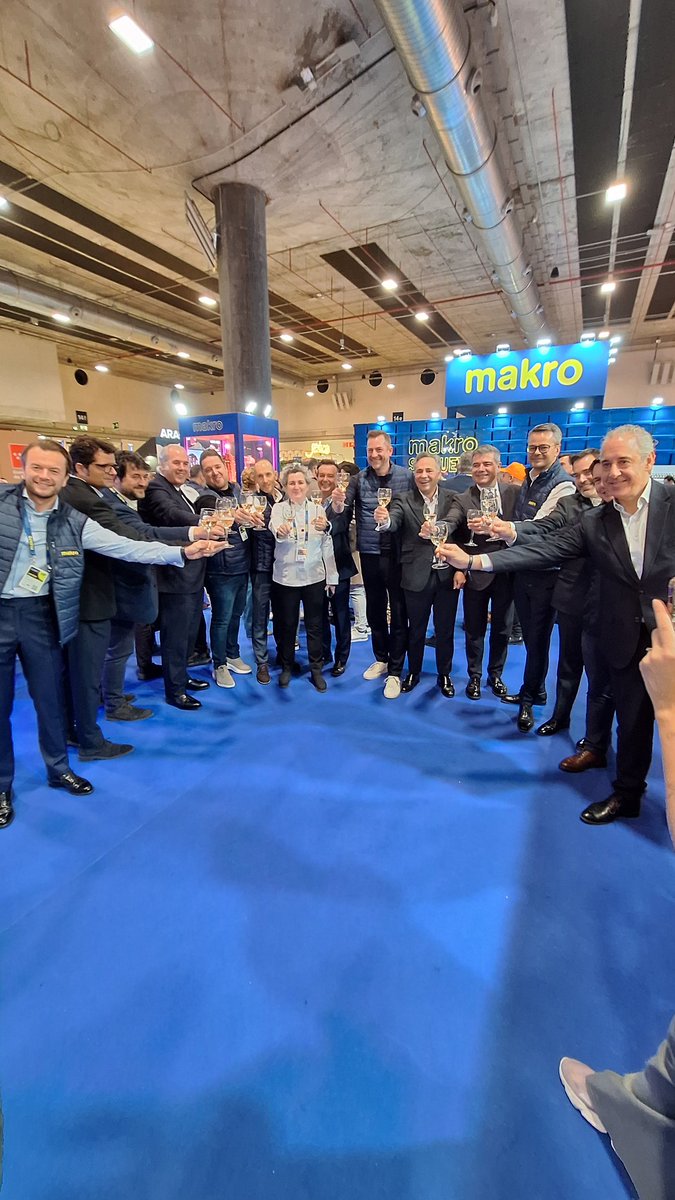 Aplus GastroMarketing 🍳 (@aplusmk) on Twitter photo Brindis en <a href="/madridfusion/">madrid fusion</a> en el stand de <a href="/makroESP/">Makro España</a>  con la directiva apostando por un 2025 lleno de #Gastronomia Brindis en <a href="/madridfusion/">madrid fusion</a> en el stand de <a href="/makroESP/">Makro España</a>  con la directiva apostando por un 2025 lleno de #Gastronomia