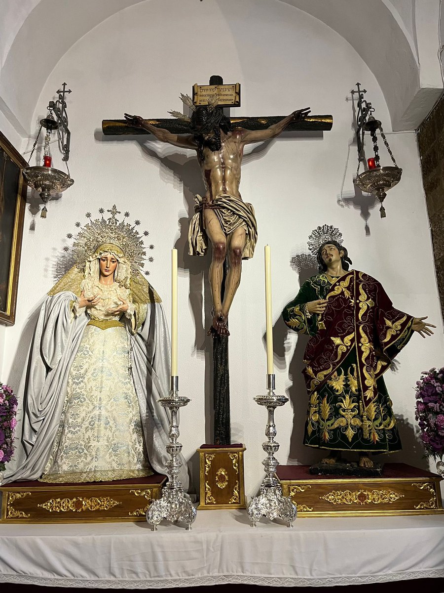 HdadAguasCadiz's tweet photo. ESTRENOS

Nuestros Amantísimos Titulares ya se encuentran en su capilla tras los Solemnes Cultos. 
Estrenan velas de parafina y nuevas peanas ejecutadas en madera barnizada y rematadas con apliques acabados en pan de oro y el escudo de nuestra Hermandad. https://t.co/bpanHkfjSl