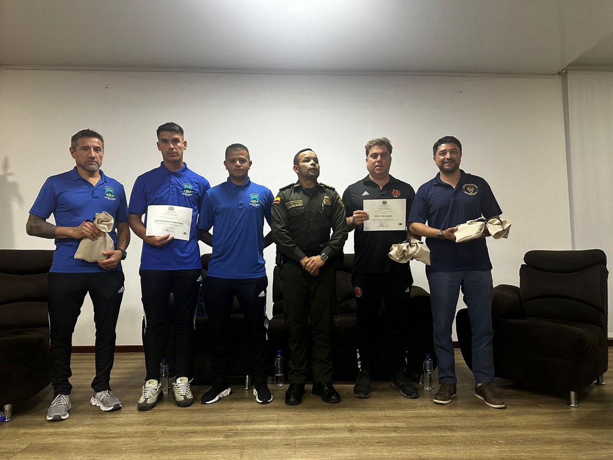 Assistant Commissioner Carlos Nieves (@nypdnieves) on Twitter photo The NYPD Finest Soccer Team is representing not only the NYPD, but NYC & the USA🇺🇸 as they partake in tournaments & clinics in Manizales, Colombia🇨🇴 in collaboration with <a href="/PoliciaColombia/">Policía de Colombia</a>.
In between games, they are conducting outreach & distributing donations to families. The NYPD Finest Soccer Team is representing not only the NYPD, but NYC & the USA🇺🇸 as they partake in tournaments & clinics in Manizales, Colombia🇨🇴 in collaboration with <a href="/PoliciaColombia/">Policía de Colombia</a>.
In between games, they are conducting outreach & distributing donations to families.