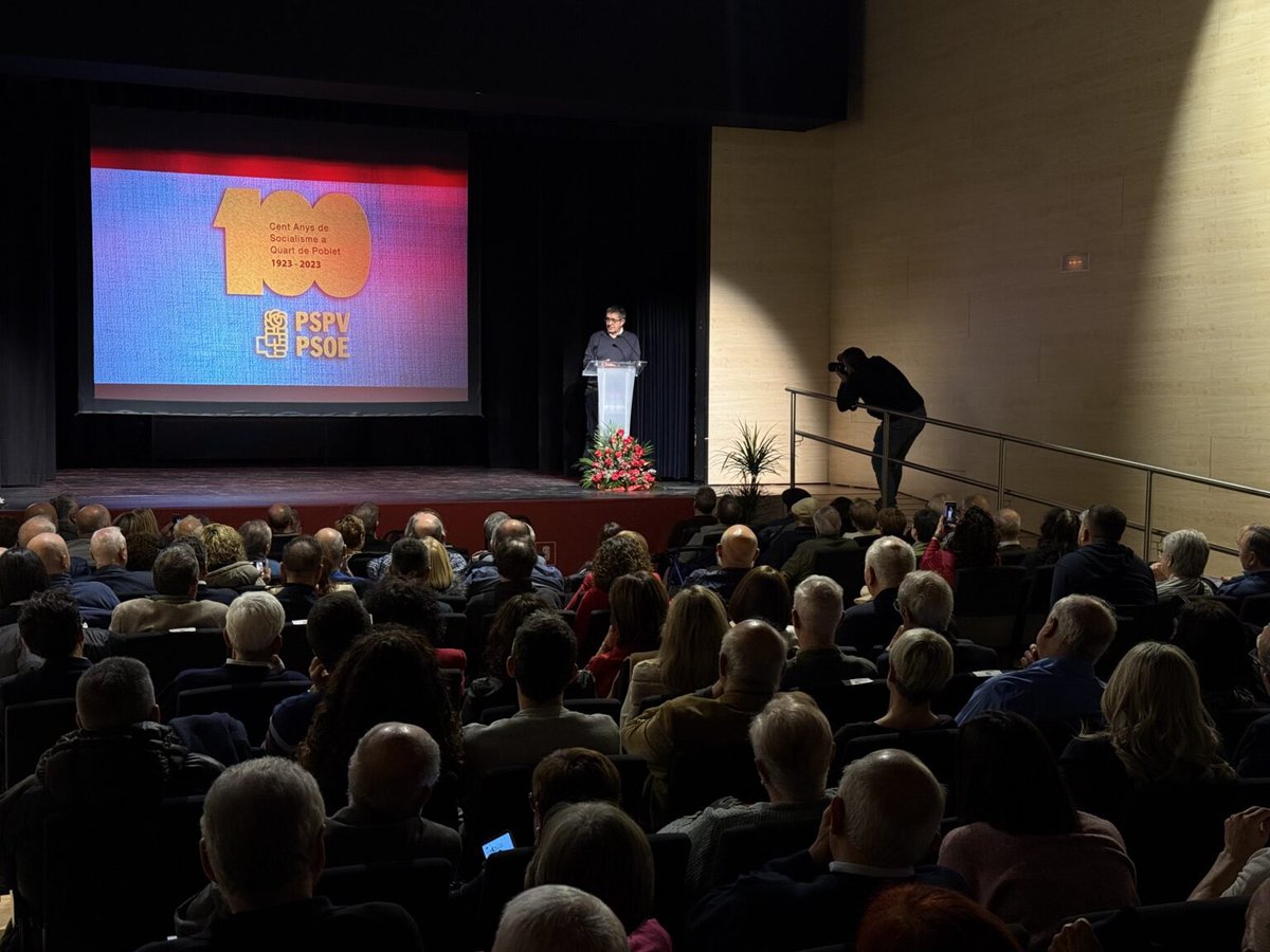 El pasado viernes presentamos nuestro libro ‘Más de 100 años: Historia de la Agrupación Socialista de Quart de Poblet’, escrito por Pedro Gascón. 

🌹Al acto asistieron <a href="/DianaMorantR/">Diana Morant</a> y <a href="/patxilopez/">patxilopez</a>, entre muchos otros. 

🔗Todos los detalles del acto y galería de fotografías en