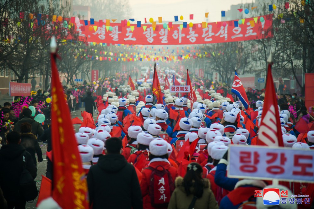 KFL_Brasil's tweet photo. 🇰🇵👣 Estudantes da RPDC Revivem a Jornada de 250 Milhas pela Libertação Nacional

📍No dia 24 de janeiro, estudantes de toda a RPDC, que estão recriando a histórica Jornada de 250 Milhas pela Libertação Nacional, chegaram à cidade de Hyangsan.

🏞️A expedição, iniciada em Mangyongdae no dia 22, percorre locais históricos ligados aos passos do grande líder Generalíssimo Kim Il Sung.