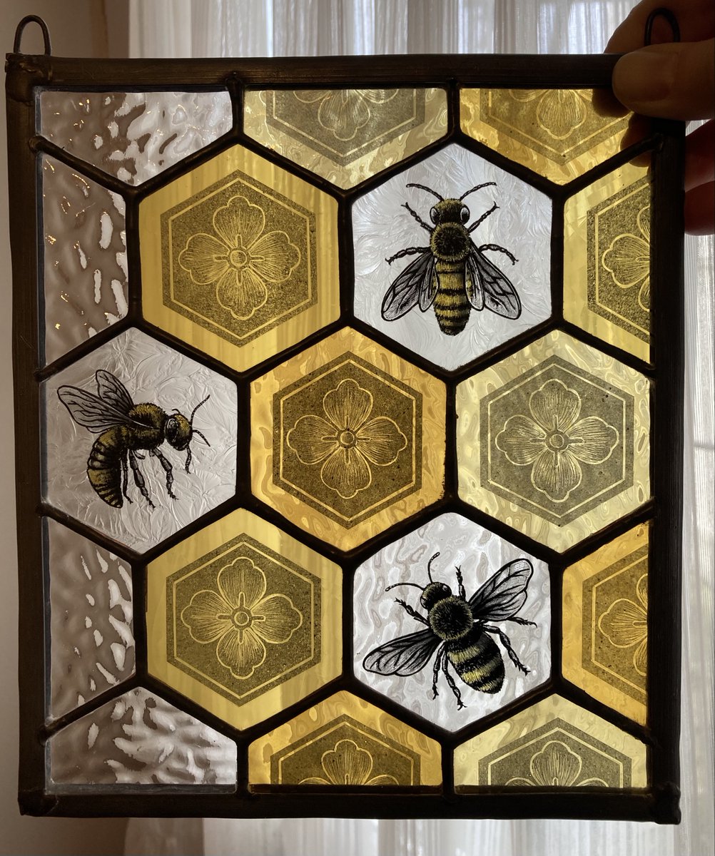 LornaSharkey1's tweet photo. New Stained Glass Panel, hand painted with bees & decorative hive pattern🌼 🐝 #decorativeart #suncatcher #golden #bees #beehive #stainedglass #interior #windowpanel #light #nature #glass #apismellifera #busy https://t.co/GMCvZBpQJx