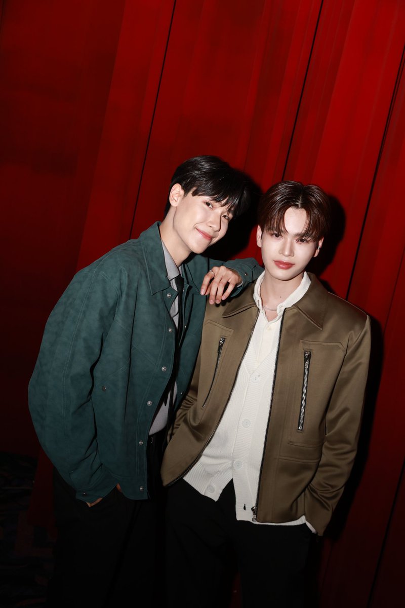 juuandme_'s tweet image. ปณชัย ㅡ จิรันธนิน
ศรีอาริยะรุ่งเรือง ㅡ ตรัยรัตนยนต์
จุฬา ㅡ ธรรมศาสตร์
นิเทศ ㅡ วิศวะ
1996 ㅡ 1997
181cm ㅡ 180cm
ตุลย์ ㅡ เมถุน

จูม้าคเว่อมากกกกก หล่อก็หล่อ โปรไฟล์ก็เริ่ด เจ้าชายของจมจจริงๆ พวกพี่หนีวังมาเดบิ้วใช่มั้ยคะ