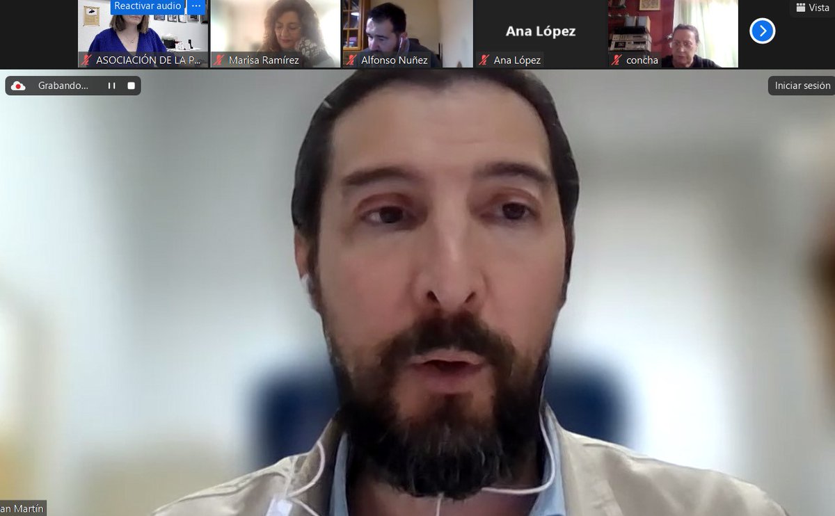 aprensamalaga's tweet photo. #APMForma | Iniciamos la VI edición del curso '¡Reinvéntate! Educación mediática para periodistas’ con las palabras del profesor Agustín García Matilla: "Necesitamos dignificar el periodismo y recuperar los valores profesionales del periodista".
📢Con @Susanadeanderse @franmartinisco @VitoContreras @aleblava Inmaculada Peláez y Noelia Moreno