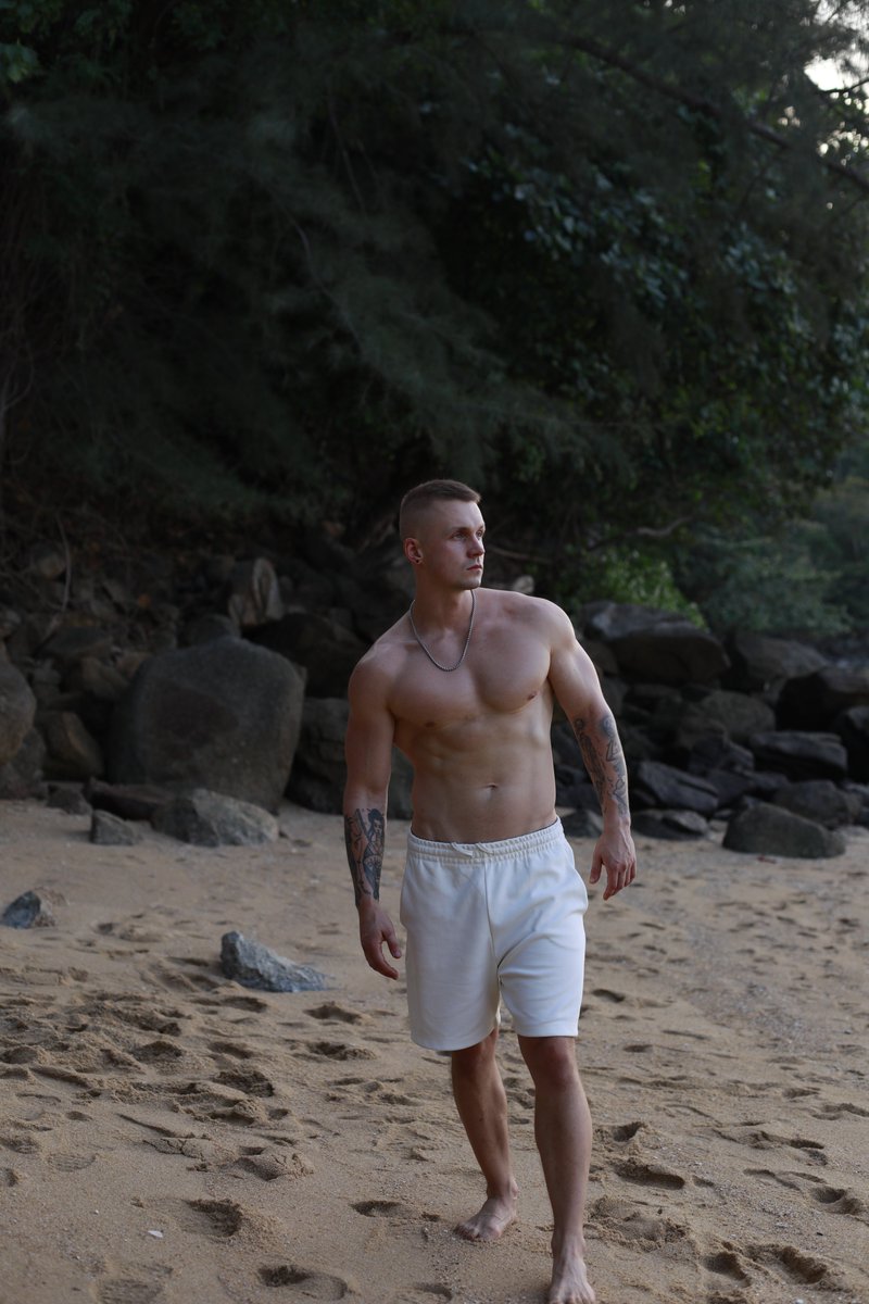 SamuelAndr51584's tweet photo. Hello from the beach https://t.co/A78I54qwOK