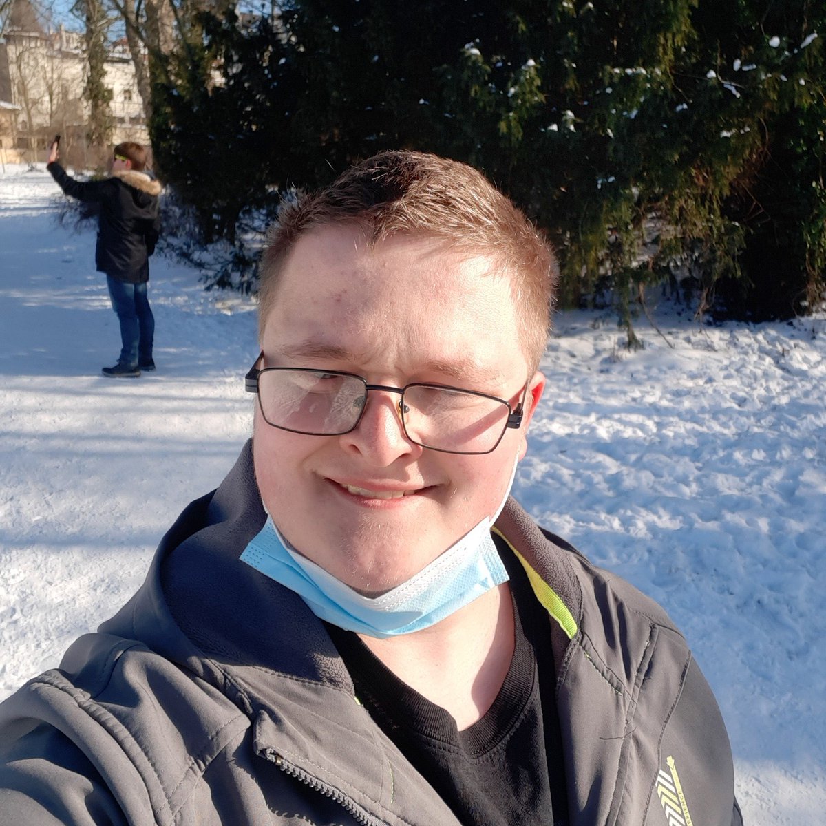 🇩🇪 | Un político alemán pro-inmigración de la CDU ha sido asesinado a puñaladas presuntamente por un inmigrante de Guinea

Según las investigaciones policiales, Christoph Rosenschon, de 26 años, habría sido asesinado de varias puñaladas en la garganta en Beelitz-Heilstätten, una