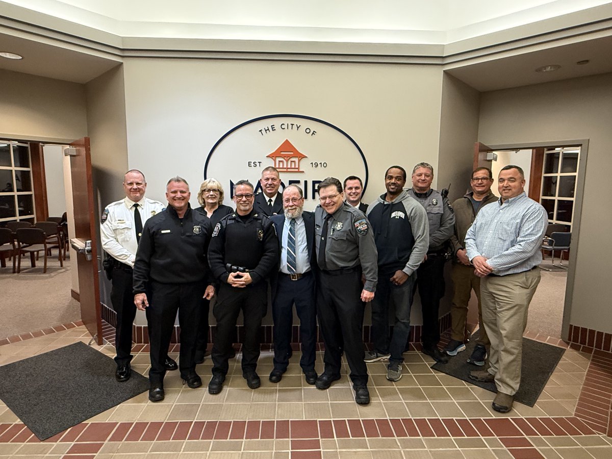 KenjiMatsudo's tweet photo. Special to celebrate last night with @MadeiraOhioPD as one of their finest, Officer Tom Synan, retires after 36 years of service in Madeira!  Congrats Tom and thank you for all your years of service in Madeira! https://t.co/atInMg8iDH