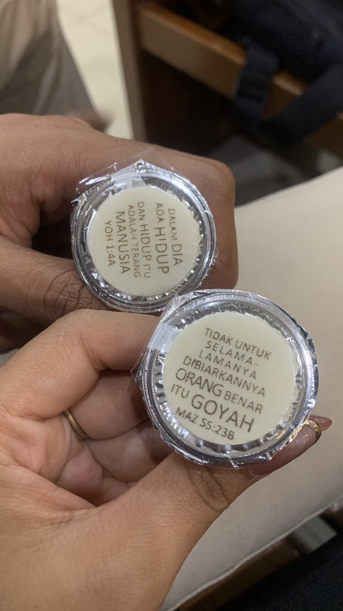 thisaquari_'s tweet photo. akhirnya bisa pamer foto perjamuan berdua walau masih jadi simpatisan 😌 dalam nama Tuhan semoga besok bisa satu gereja 🤧🙏🏻 https://t.co/Tkxgrebz5J