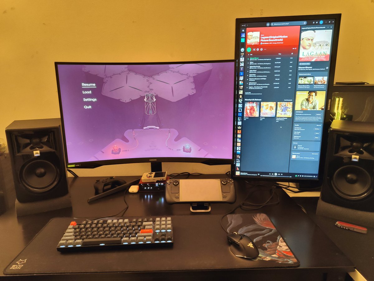 Mgn0111's tweet photo. @LinusTech My WFH and Gaming setup. RTX 3080, 12700K. Roast away.
 ♥️ from New Delhi. https://t.co/UTV3kVA2Ks