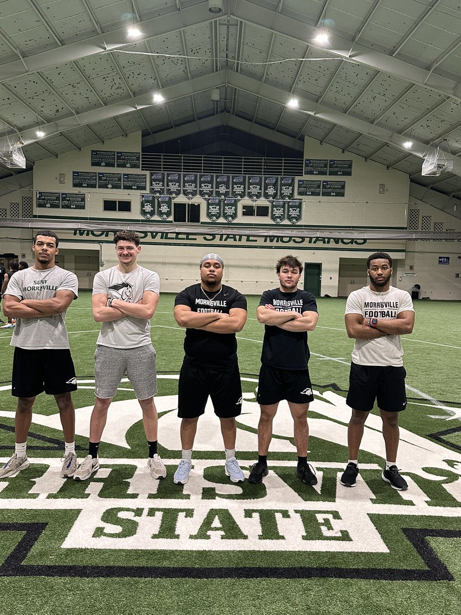 Champions of the day!!! 🐎

Dillon English (Webster Thomas)
Brad Burke (Mount Markham)
Joseph Arbitello (East Meadow)
Mason Ondreyko (Wallkill)
Isaac Sylvain (Green Tech High Charter)

#TheVille #RunAsOne 🐎