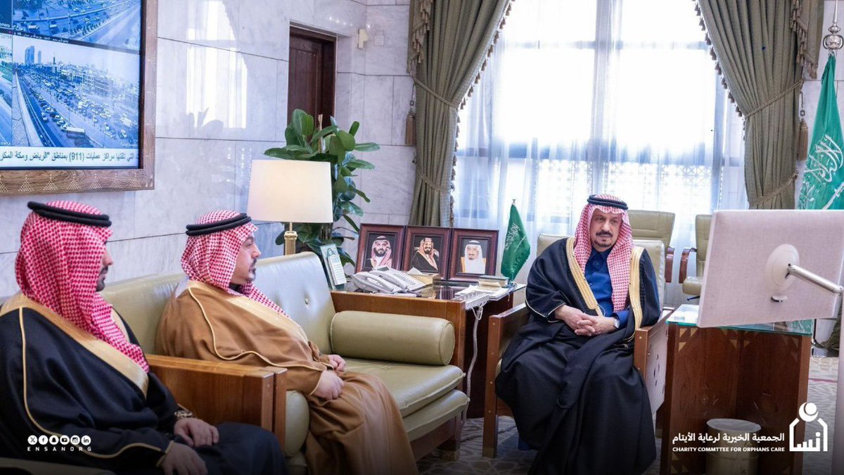 ensanorg's tweet photo. صاحب السمو الملكي الأمير فيصل بن بندر بن عبد العزيز ، أمير منطقة #الرياض ـ رئيس مجلس الإدارة ، يكرم عضو مجلس إدارة الجمعية السابق أ .فيصل بن مساعد السيف ، لدعمه المستمر لفعاليات وبرامج الجمعية بمكتبه بقصر الحكم.
#لاني_انسان https://t.co/ga22zkQW0Q