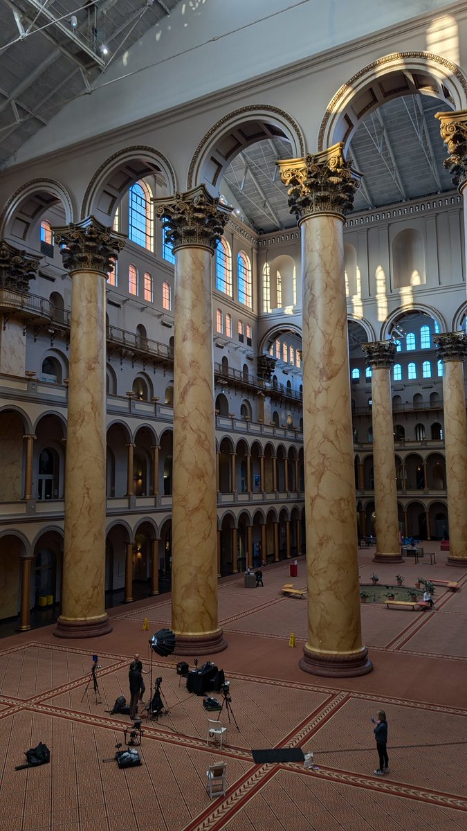 ADSK_Construct's tweet image. We&apos;re filming new episodes of the #DigitalBuilder podcast today.

Guess the location 💭🤔