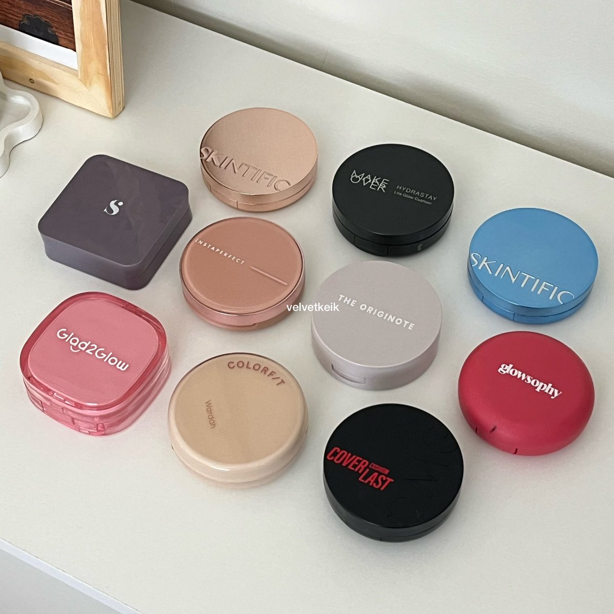 aku vs cushion yg aku pake 😼

kalau punya skin tone mirip aku dan lagi cari cushion bisa contek shade yg aku pake 👇🏻