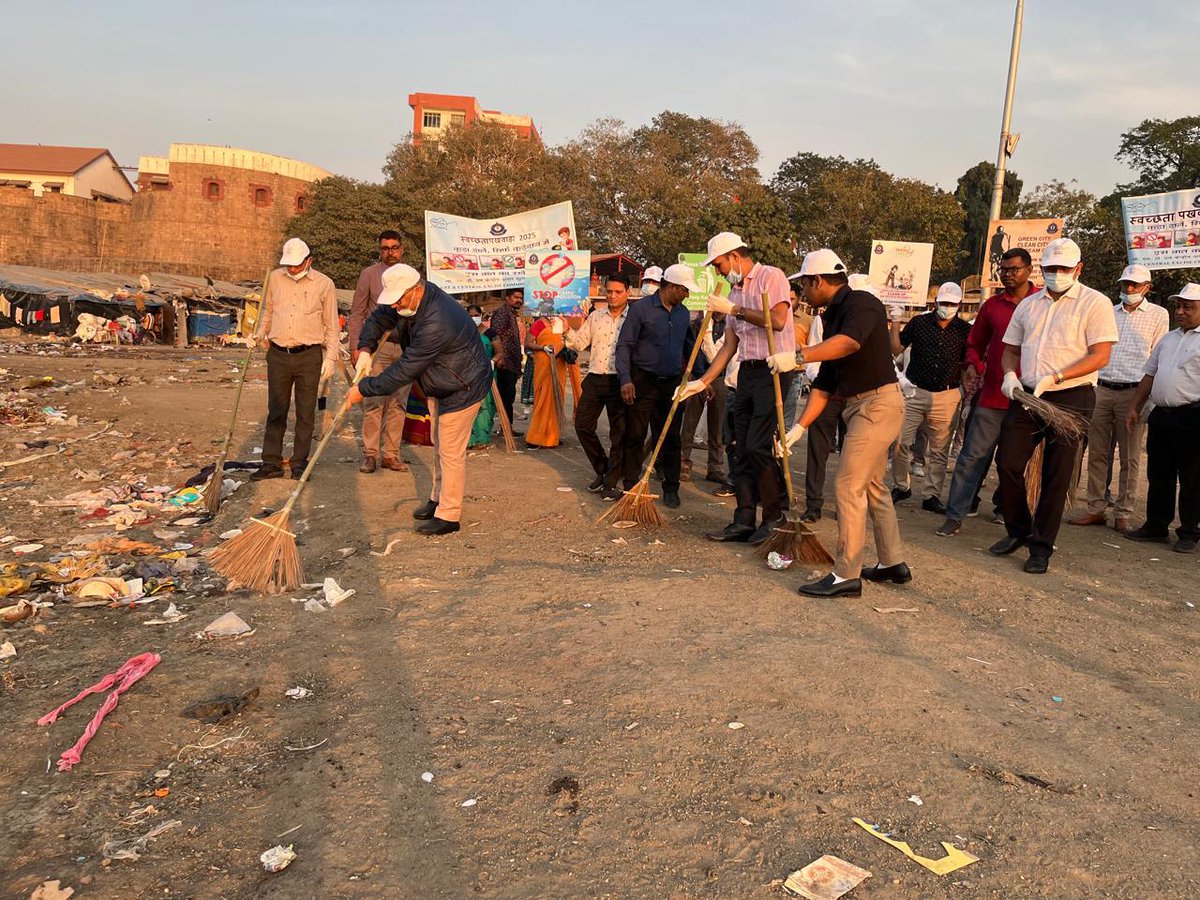 “स्वच्छ भारत और स्वस्थ भारत”
सी जी एस टी और केंद्रीय उत्पाद शुल्क आयुक्तालय, सूरत के अधिकारियों के द्वारा तापी नदी के किनारे को साफ करने के लिए स्वच्छता पखवाड़ा-2025 के तहत एक स्वच्छता अभियान का आयोजन दिनाँक 28.01.2025 को किया गया । 

<a href="/cbic_india/">CBIC</a> 
<a href="/cgstvdrzone/">CGST Vadodara Zone</a>