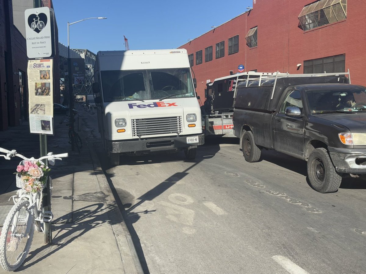 DenisHurley's tweet photo. @KathyParkPrice @CMShahanaHanif 9th St between 2nd Ave &amp; Gowanus yesterday morning. Note the 1st photo is a FedEx truck parked in the bike lane next to Sarah's ghost bike. https://t.co/PloCs1Wr0m