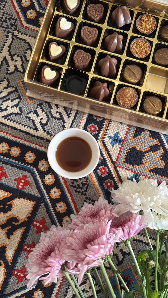 En_5070's tweet photo. أقلط على عوج الضلوع وتفيّا
واشرب فناجيل الغلا في محلك🤎. https://t.co/F0QIbvaaeR