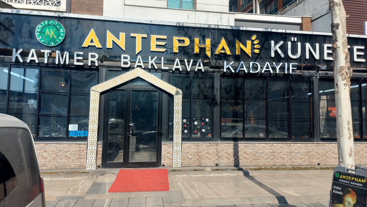 Yeni üye faaliyetleri kapsamında; Başkanımız <a href="/ErtugrulBalibay/">Ertuğrul Balibay</a>  Yönetim kuruluyla birlikte ANTEPHAN KÜNEFE sahibi Caner Apaydın beyi ziyarette bulundular. Ticarete katma değer sağlayan işletmemizin çalışmalarını dinledik. Misafirperverliğinden dolayı teşekkür ederiz <a href="/Capaydin34/">Caner Apaydın</a>