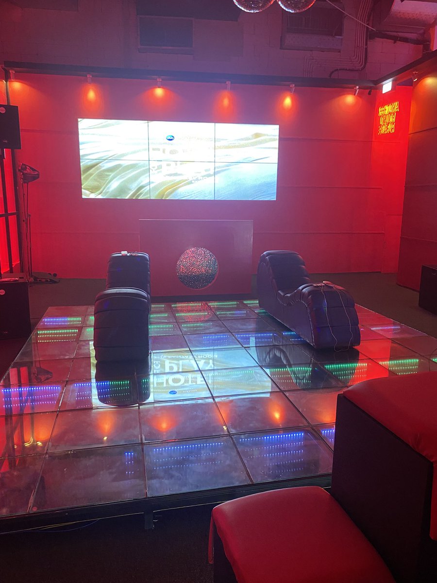 StemAkmal's tweet image. Ada yang mau nyoba ma w sensasinya main dbangku ini ga? 🤤