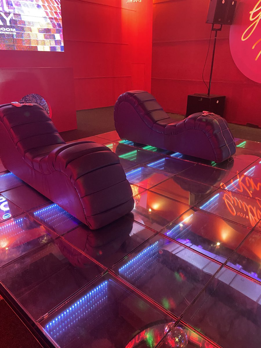 StemAkmal's tweet image. Ada yang mau nyoba ma w sensasinya main dbangku ini ga? 🤤