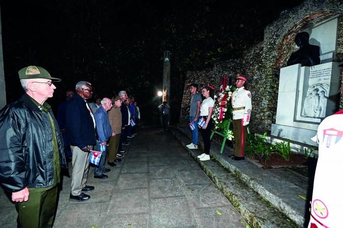 Martí: un legado que arde.
Para los pueblos dignos hay circunstancias tan duras como las piedras; pero si tiene hombres-luces, no hay fuerza ni amenaza ni yugo que lo someta…#Sanctispiritusenmarcha
#SiempreAntimperialista