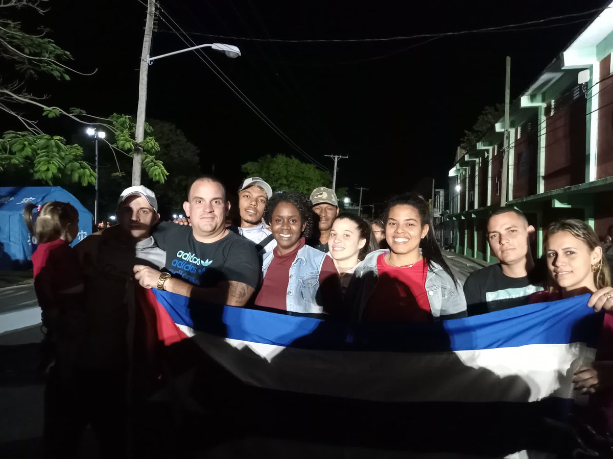 DrakeEglis's tweet photo. La noche de anoche, Marcha de las Antorchas en #CardenasEnVictoria.
#SiempreAntimperialista 
#ARCOSVaradero
#MatancerosEnVictoria https://t.co/H8NPGTYHpH