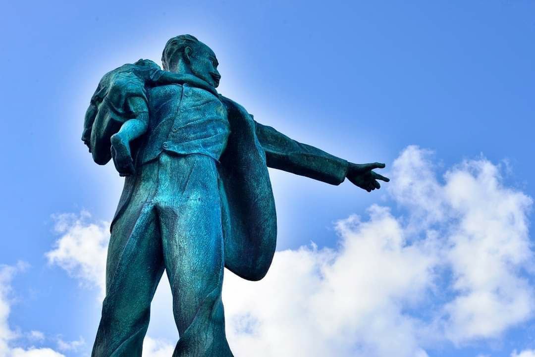 Revolución es defender valores en los que se cree al precio de cualquier sacrificio. #MartíVive   #CubaPorLaVida