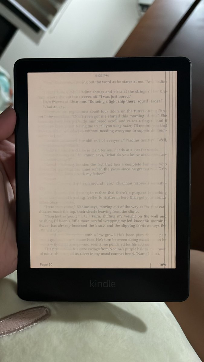 marcissy's tweet photo. I just want to read but this damn kindle keeps crashing on me. Second time it's happened tonight in the span of an hour and I've had this for just a little over a year. Hard reset isn't working either 😒 this is bullshit 

@amazon @AmazonHelp https://t.co/5FwMN41OSw