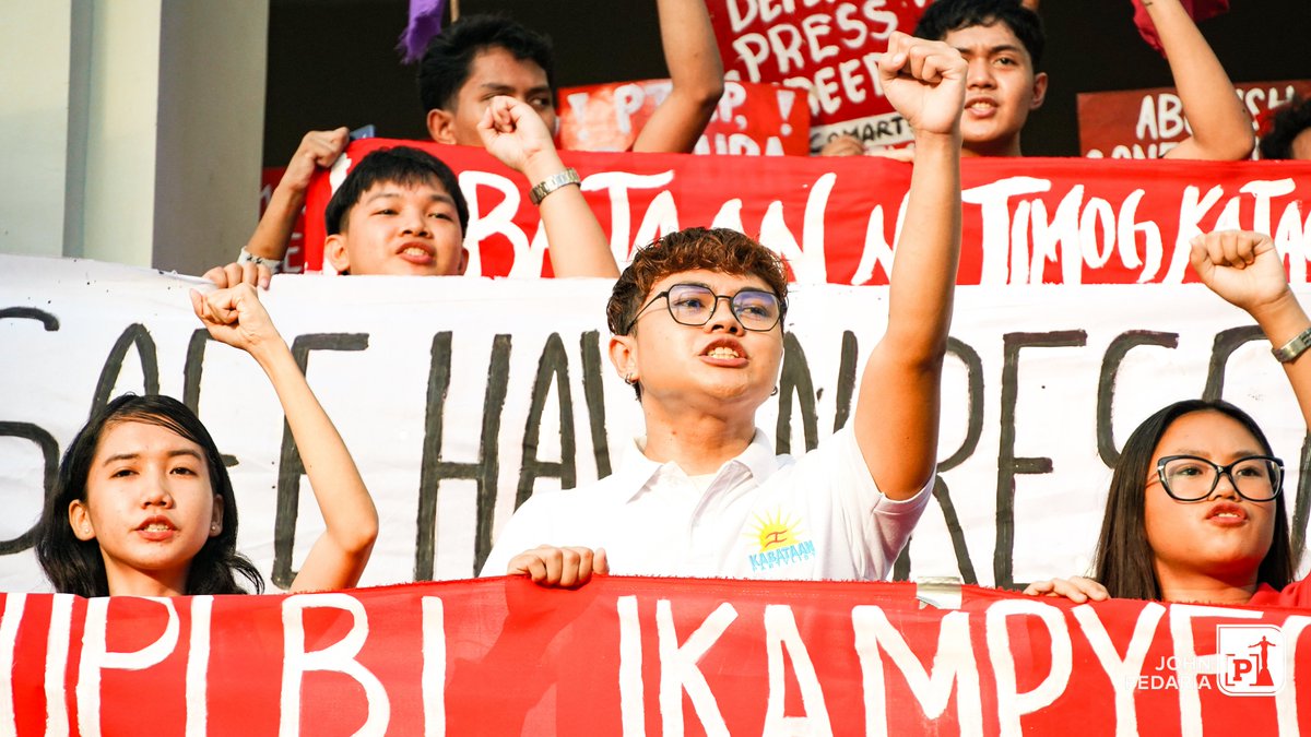 uplbperspective's tweet photo. Pinatibay ng mga grupo ang kanilang panawagan para sa libre at kalidad na edukasyon para sa lahat.
Mga larawan nina CM Tabora, Keren Happuch, Justin San Agustin, John Pedaria, at Pacey Sarenas
Mga salita ni Anne Roska
#FirstDayRage2025
#UPLBFightBack https://t.co/UYRoT6IFbw