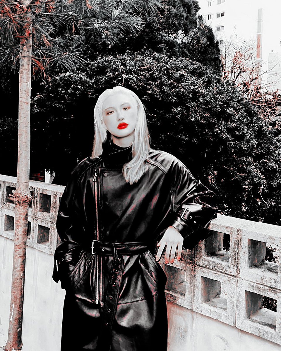 PLNTEM's tweet image. ⠀⠀⠀
⠀⠀⠀
⠀⠀⠀ is that  ——  NANA ?⠀⠀⠀
⠀⠀⠀ ⠀⠀long blonde hair, it’s osaki.
⠀⠀⠀
⠀⠀⠀