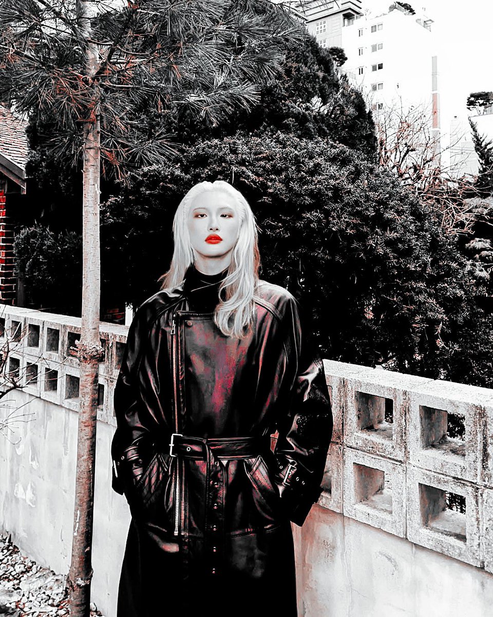 PLNTEM's tweet image. ⠀⠀⠀
⠀⠀⠀
⠀⠀⠀ is that  ——  NANA ?⠀⠀⠀
⠀⠀⠀ ⠀⠀long blonde hair, it’s osaki.
⠀⠀⠀
⠀⠀⠀