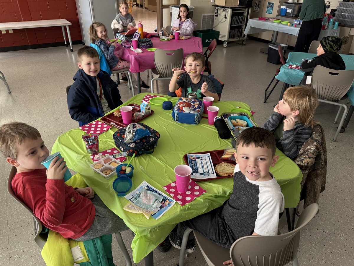 farfromseven's tweet photo. Yesterday we celebrated 72 1st-5th grd kiddos that hit their iReady stretch goal in reading or math! 5 kiddos hit their stretch goal in BOTH content areas! Proud of them and their growth!
#NewvilleCARES #BSSDProud https://t.co/6fRSsPczF4