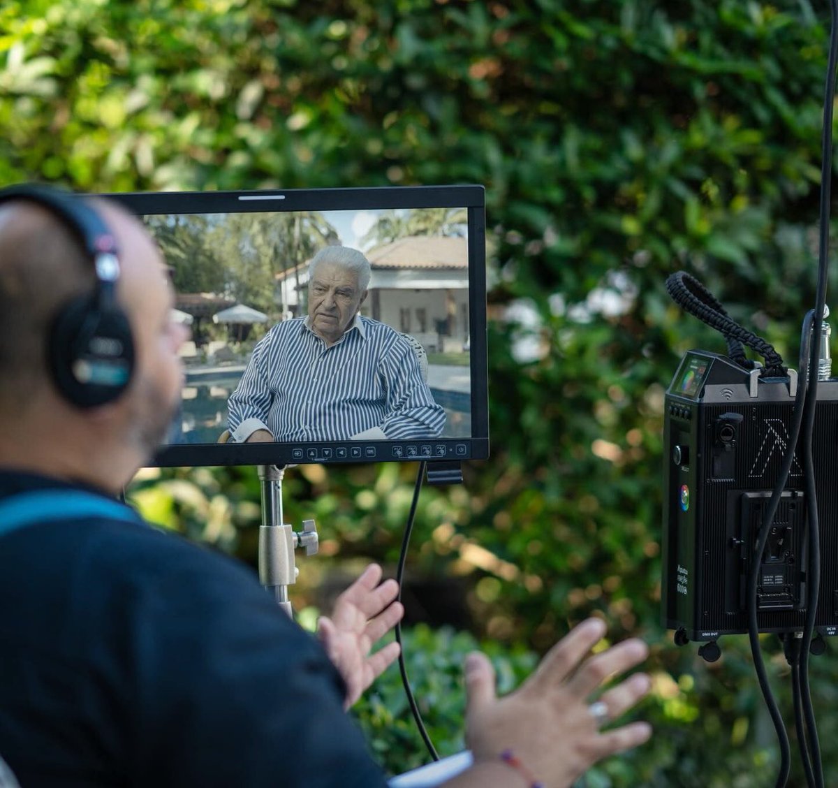 JeffersonCandid's tweet photo. Há exatamente 1 ano começávamos as gravações em Miami para o #DocSS “Silvio Santos Vale Mais do que Dinheiro” documentário definitivo sobre a vida do maior comunicador do mundo, Silvio Santos!!!
Foi um projeto extraordinário que você já pode conferir em 8 episódios no app +SBT https://t.co/iyV4NP6CJY