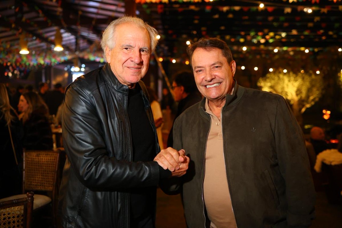 Em entrevista ao <a href="/samuelvenancio/">sᴀᴍᴜᴇʟ ᴠᴇɴᴀ̂ɴᴄɪo ™</a>, Pedro Lourenço cutuca membros da SAF do Galo:

“Não coloquei o dinheiro no Cruzeiro igual tem gente que coloca o dinheiro e depois pega o clube pra ele. Eu não. Nunca tive interesse em lucrar” afirmou.

📸 Divulgação/Redes Sociais