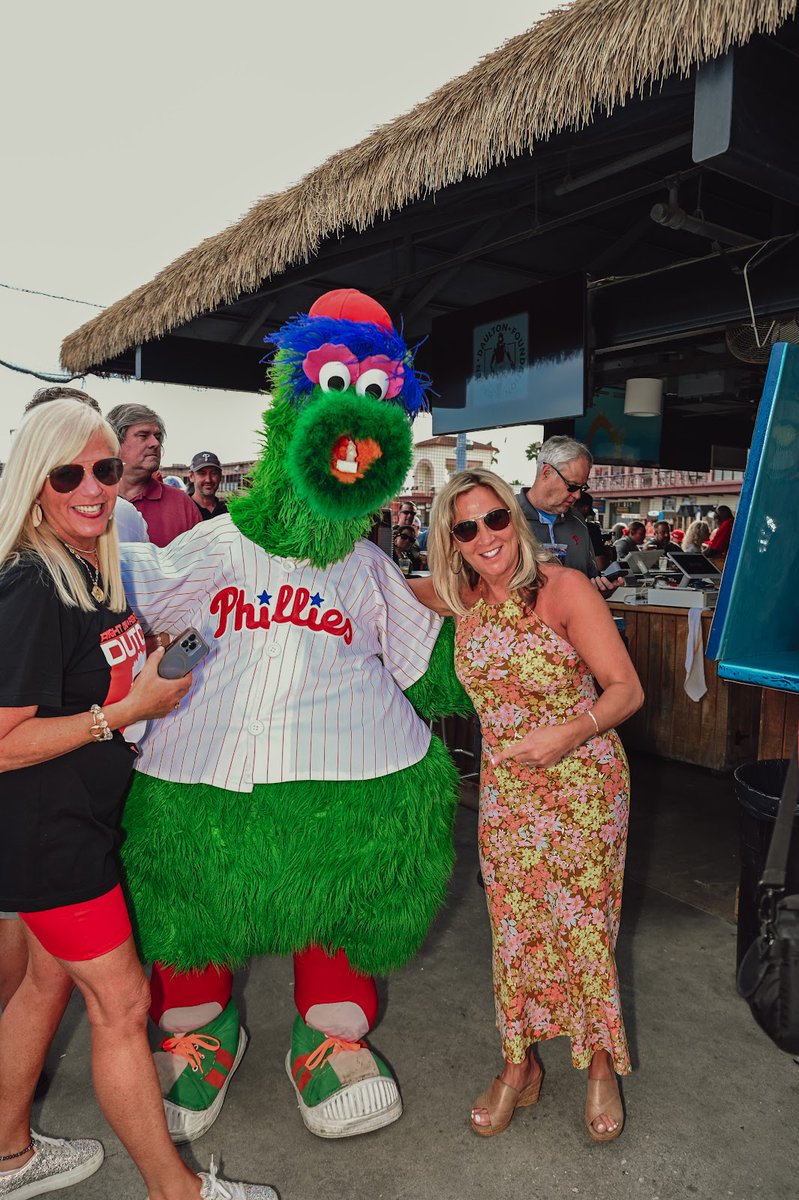 TheDDFoundation's tweet image. Join us Saturday, March 22, 2025 at BayCare Ballpark in Clearwater, FL for Celebrity Bartending Clearwater Style!
Last year, Rob Thomson, Ruben Amaro Jr., Larry Bowa, Ricky Bo and tons more were behind the bar! 🌟
Click on this link to purchase your tickets:…