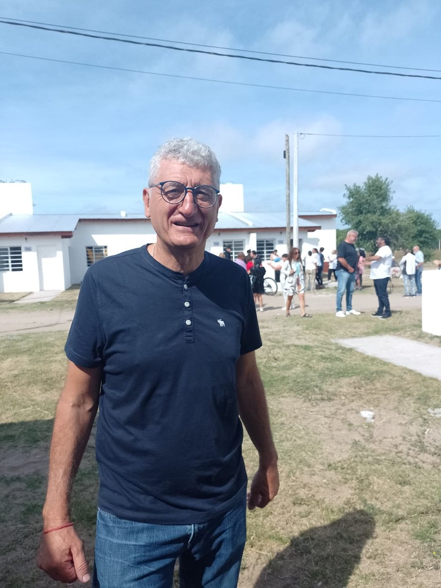 #AHORA | 📲#Móvil de <a href="/raulicabralok/">raulicabral</a> para #EsUnMontón desde #VillaGesell, donde el gobernador <a href="/Kicillofok/">Axel Kicillof</a> entrega 24 viviendas.

👉Dialogamos con <a href="/BarreraGusOk/">Gustavo Barrera</a>, intendente de dicha localidad.

💻provinciaradio.com.ar
