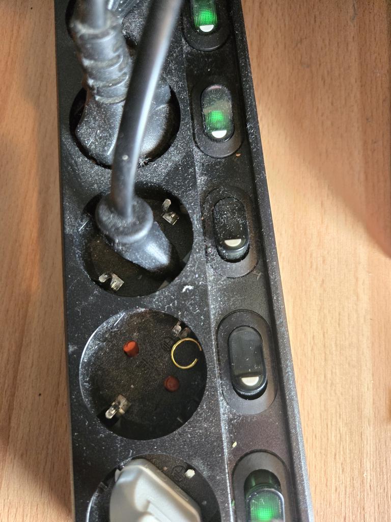 blooody_moon's tweet photo. @mapurlsyrup That's very kind !

But I managed to find the Ring !
It managed to land in the fucking Power Strip 😅 https://t.co/M5AnDUMP2l