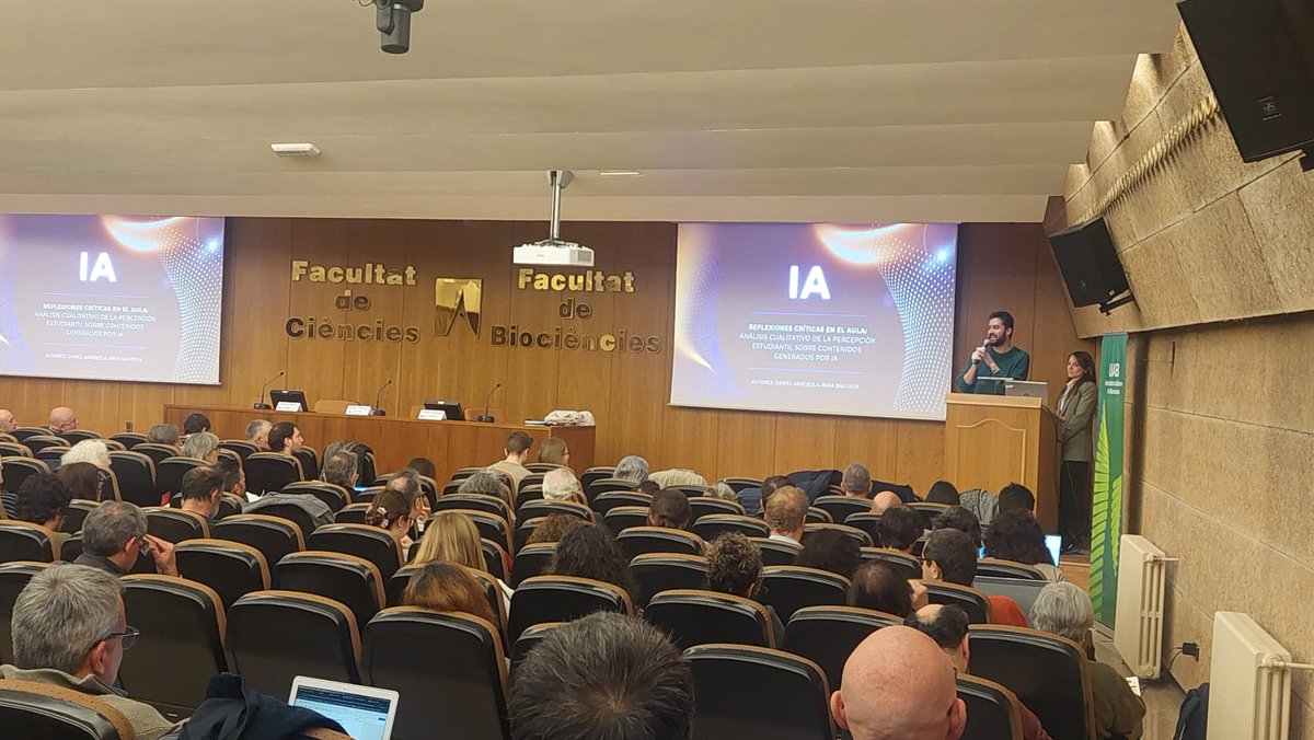 Gran èxit i experiència al Simposi  organitzat per <a href="/UABciencies/">Facultat de Ciències UAB</a> on representant a la <a href="/uabcomunicacio/">Facultat de Ciències de la Comunicació UAB</a> hem presentat juntament amb l'experta <a href="/irina_bautista/">Irina Bautista</a> la nostra recerca qualitativa sobre percepció estudiantil de la #IA 👌