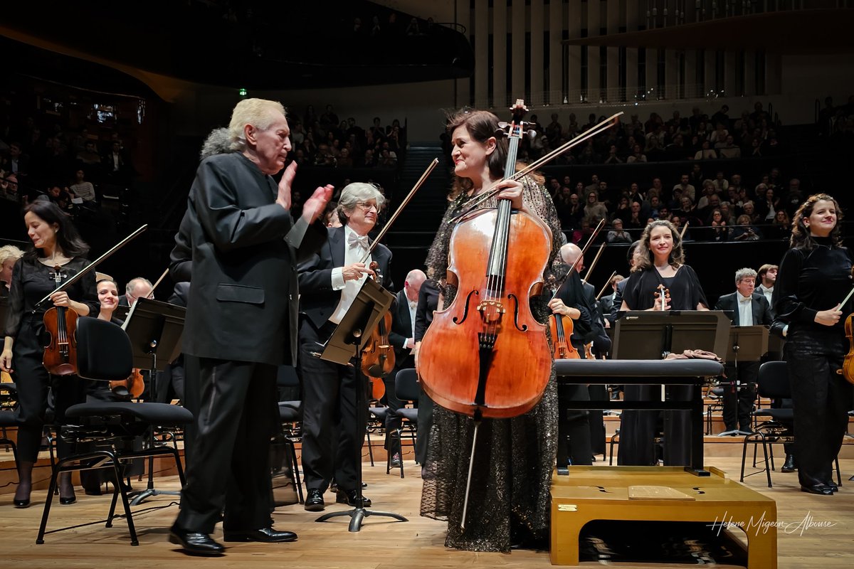 helene_mahln's tweet image. 🎶 Bravo @ondif conducted by #ThomasSanderling with #cellist #EmmanuelleBertrand for this beautiful #concert yesterday at the @philharmonie de #Paris !
🎼#Chostakovitch 
🎼 #Schumann 
📷 @helene_mahln - 2025 jan.27
#ClassicalMusic