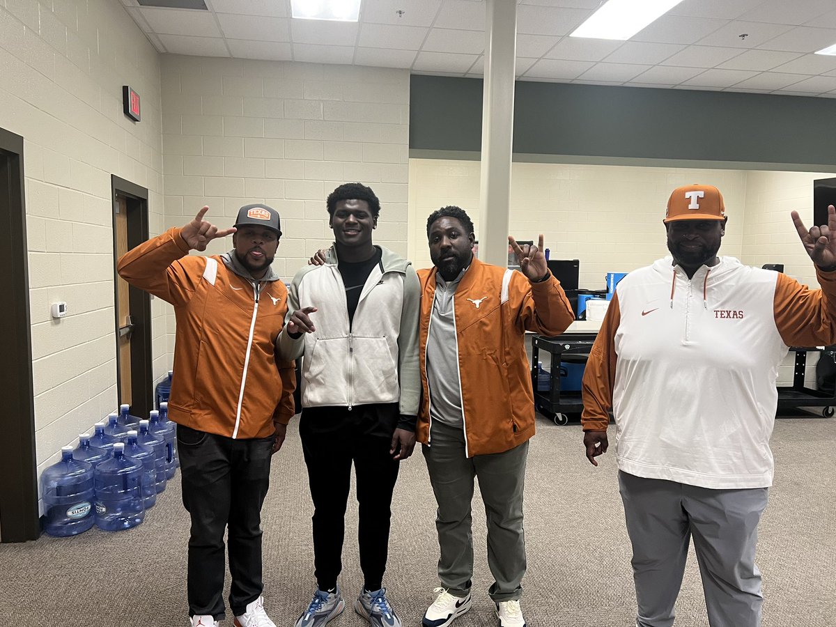 Hook Em?🤘🏽<a href="/coachchoice/">Coach Choice</a> <a href="/Coach_Gideon/">Blake Gideon</a> <a href="/CoachSark/">Steve Sarkisian</a> <a href="/CoachK_Baker/">Kenny Baker</a>