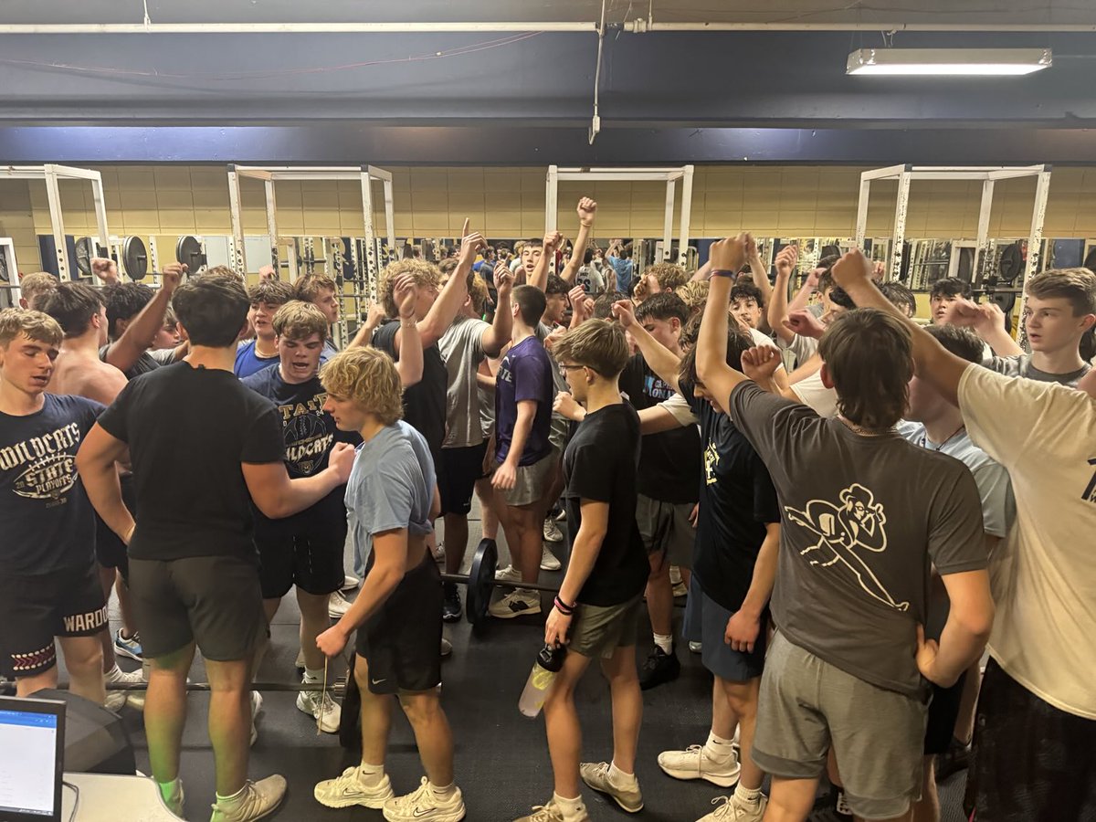 ⁦<a href="/HaydenHigh/">Hayden Catholic HS</a>⁩ Weightroom full of energy this morning.Great work Cats!#Finish