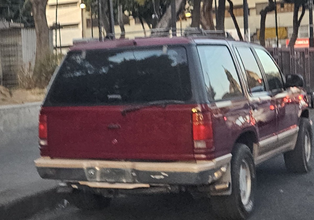 luisbdominguez's tweet photo. @SSPCMexico esta camioneta sin placas todas las malañanas esta estacionada en izazaga casi esquina pinosuarez, bloquea el carril para dar vuelta a la izquierda y los oficiales no hacen nada ...@LaSEMOVI como la dejan circular ?? https://t.co/biBtdIcWJ7