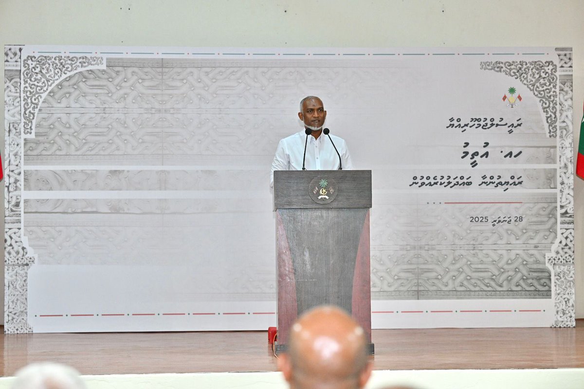 ޤައުމުގެ ތަރައްޤީ އަޅުގަނޑު މާނަކުރަނީ ވަށާޖެހޭ ގޮތެއްގައި. ބިނާކުރެވޭ ބިނާތަކާއެކު އަޅުގަނޑުމެންގެ ފިކުރުވެސް ތަރައްޤީކުރުމާ އެކީގައި. ފިކުރު ތަރައްޤީވެގެންދަނީ އަޅުގަނޑުމެންގެ އައިޑެންޓިޓީ، އަޅުގަނޑުމެންނަކީ ކޮންބައެއްކަން، އަޅުގަނޑުމެންގެ ހިތުގައި އަލުން ބިންވަޅު ނެގިގެން.