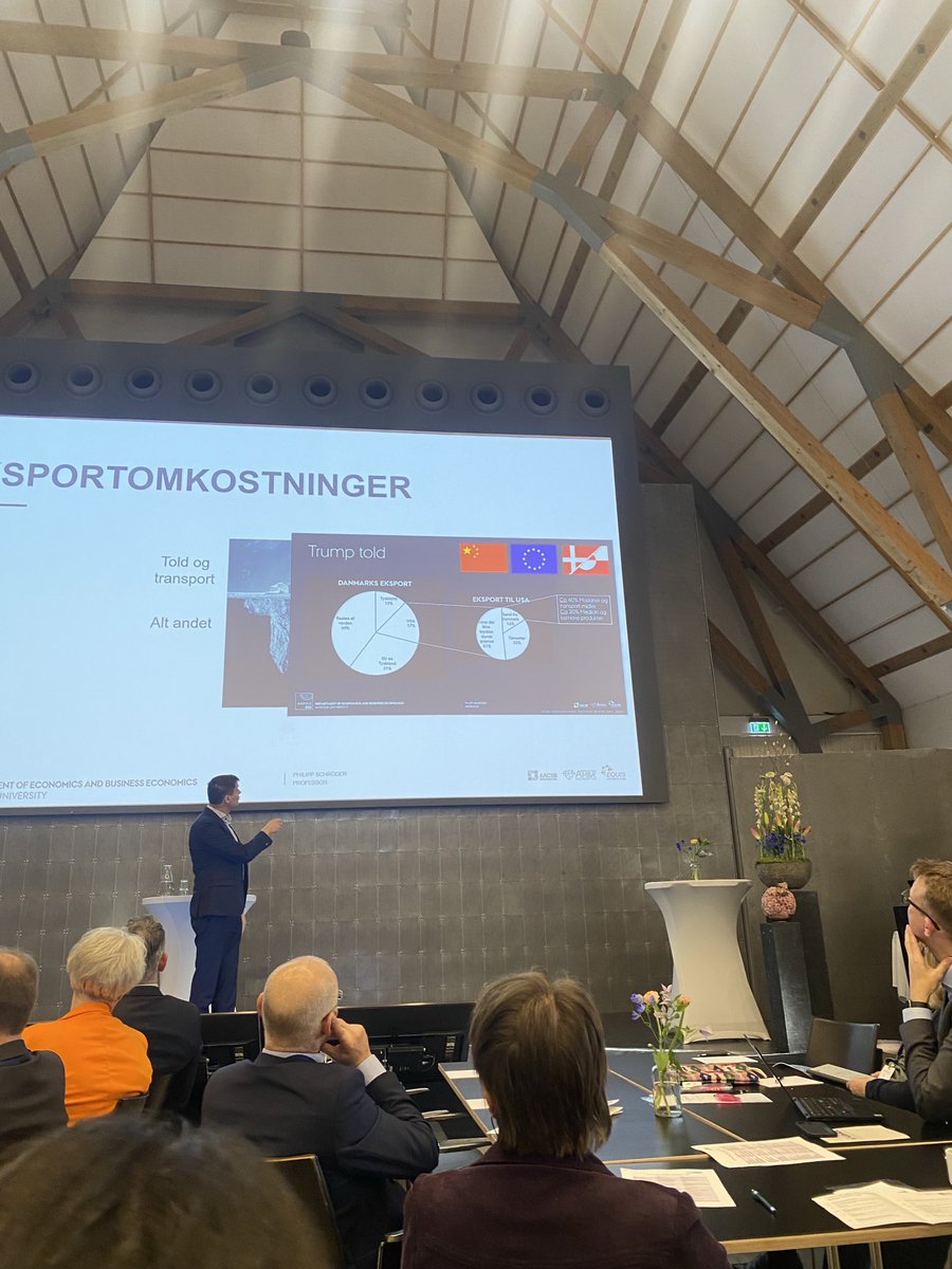 Kristina Kristoffersen (@kkristoffersen1) on Twitter photo Potentialet for DK’s eksportvækst er reelt afhængig af medarb med videregående udd med interkulturelle kompetencer! Klar melding fra <a href="/PhilippSchr0der/">Philipp Schröder</a> på #årsmødedkea Godt for #smvdk at reformudspil åbner for flere int. studerende på <a href="/DanskeProf/">Danske Professionshøjskoler</a> <a href="/DanskeEA/">Danske Erhvervsakademier</a> Potentialet for DK’s eksportvækst er reelt afhængig af medarb med videregående udd med interkulturelle kompetencer! Klar melding fra <a href="/PhilippSchr0der/">Philipp Schröder</a> på #årsmødedkea Godt for #smvdk at reformudspil åbner for flere int. studerende på <a href="/DanskeProf/">Danske Professionshøjskoler</a> <a href="/DanskeEA/">Danske Erhvervsakademier</a>